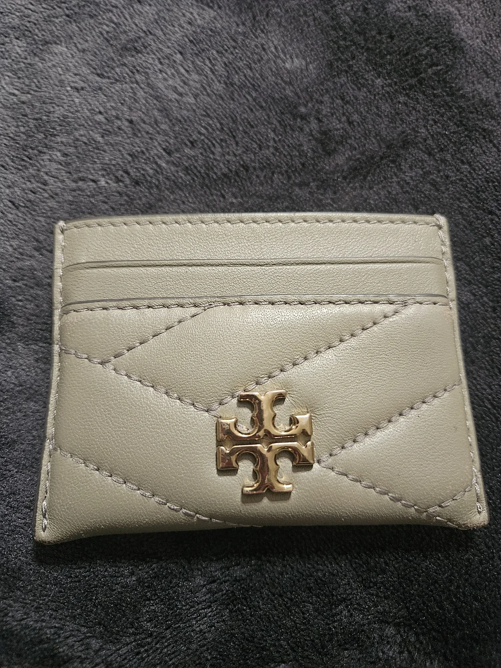 Tory Burch Quilted Leather Card Case in Grey with Gold Logo - Picture 2 of 4